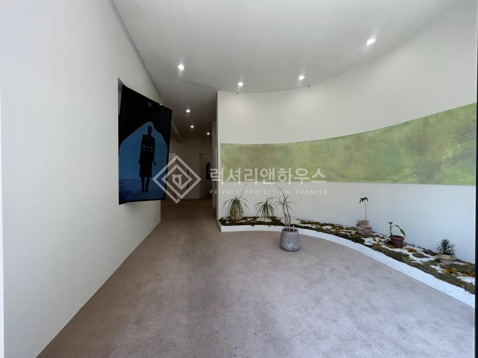 한남동 한강진역 인근 통임대 가능한 깔끔한 모던 인테리어 신축급 상가 | 단독/단독주택 / 상가주택